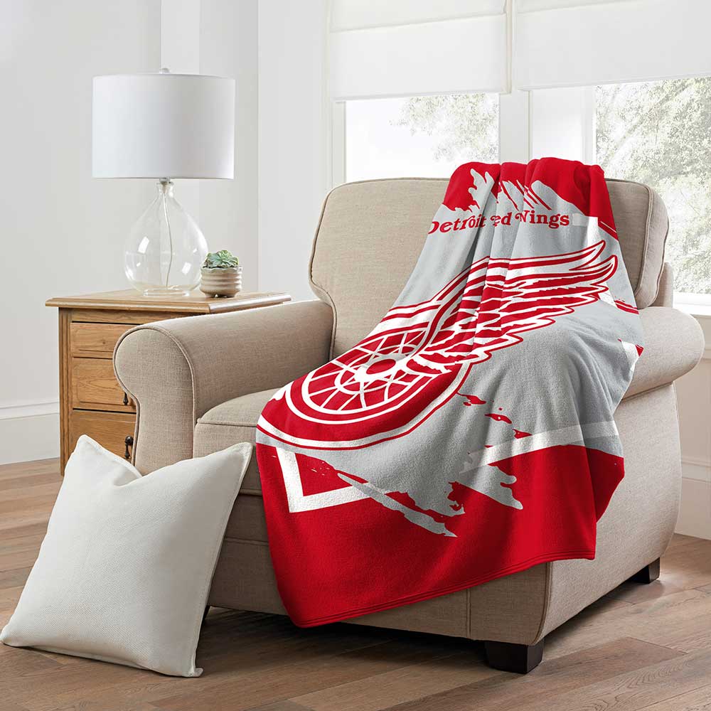 Detroit Red Wings, Teen/Adult 2024 Fleece Blanket with a red satin trim