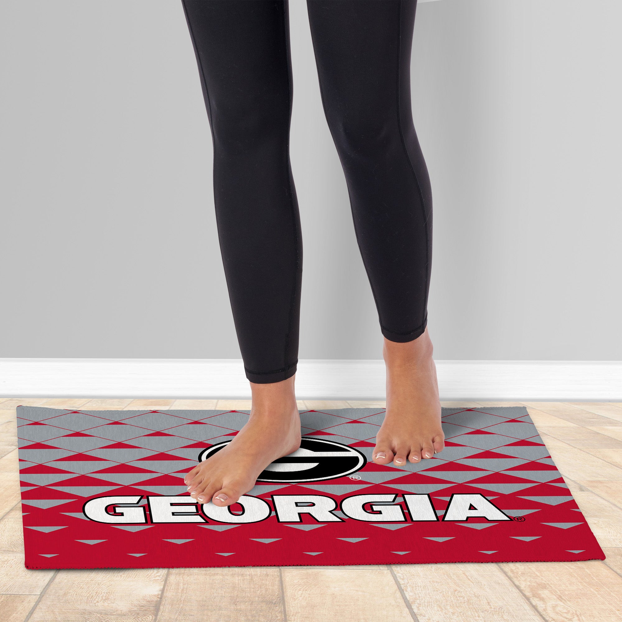 Georgia Bulldogs NCAA Dropzone Washable Rug 20X32 Inches