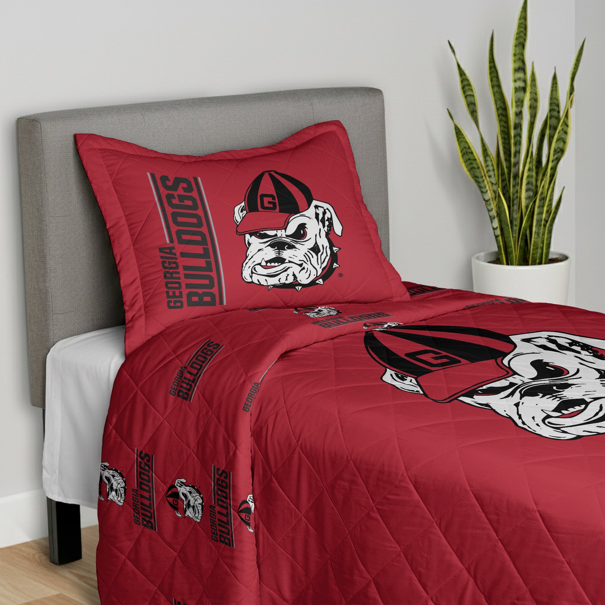 NCAA University of Georgia Bulldogs Summarize Quilted Throw Blanket and Sham Set 60×90 inches