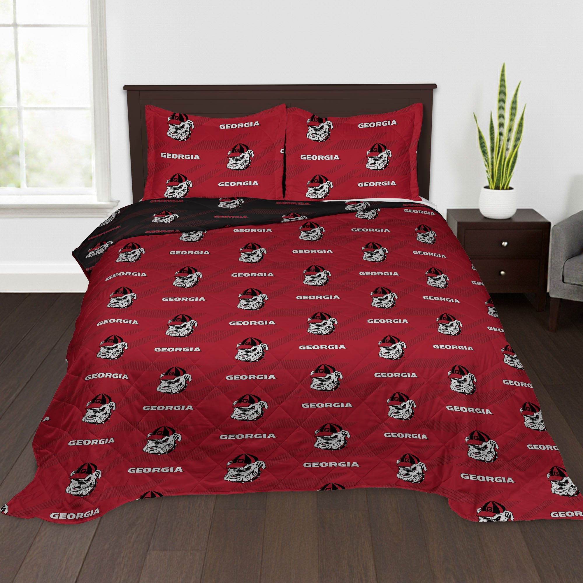 NCAA University of Georgia Bulldogs Motion Vector Quilted Throw Blanket and Sham Set 90x90 inches
