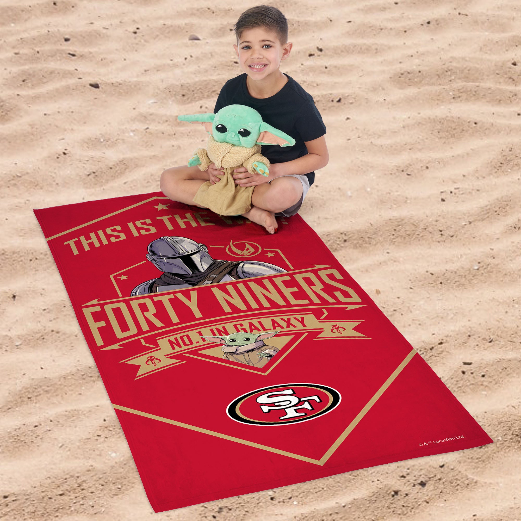 Star Wars NFL San Francisco 49ers Shield Hugger Beach Towel Set