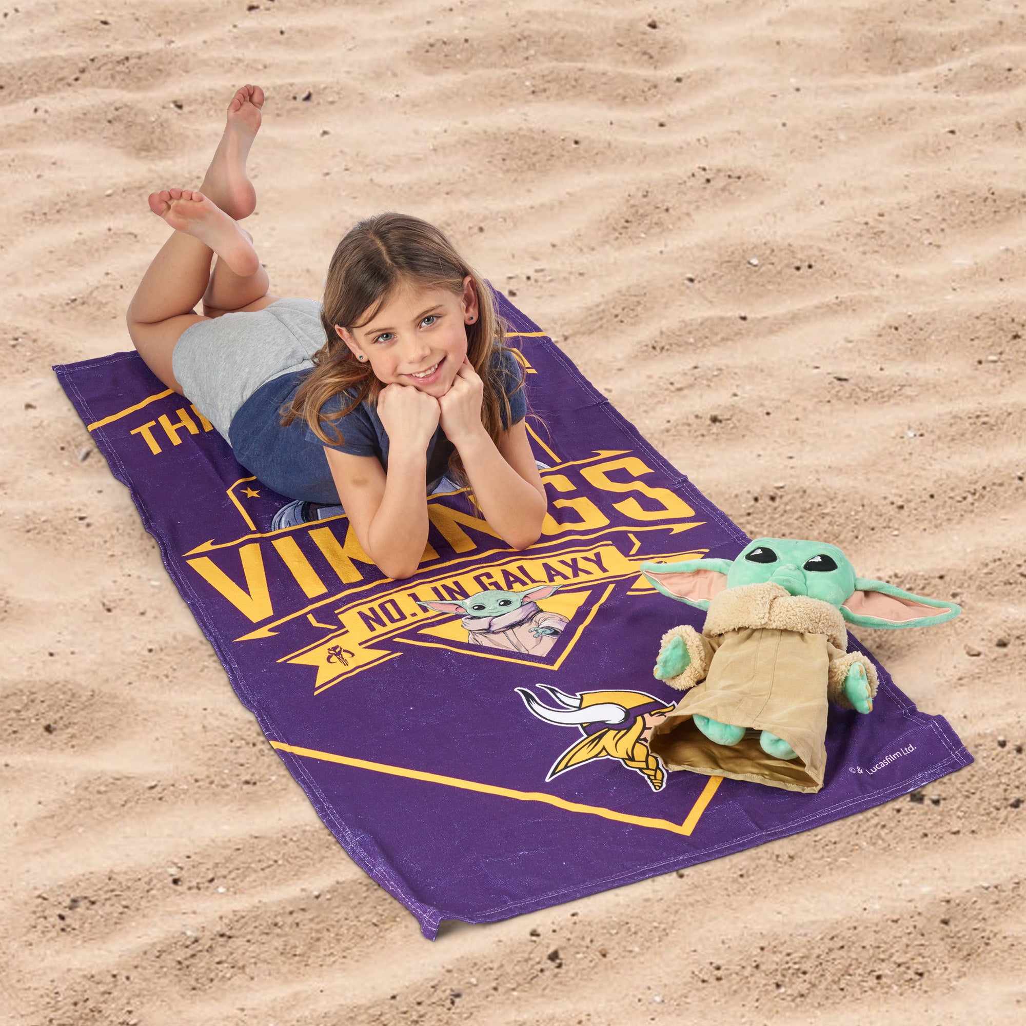 Star Wars NFL Minnesota Vikings Shield Hugger Beach Towel Set