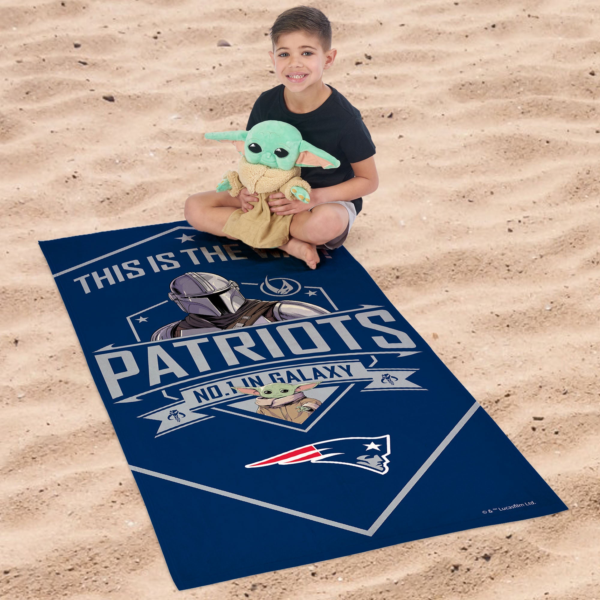 Star Wars NFL New England Patriots Shield Hugger Beach Towel Set