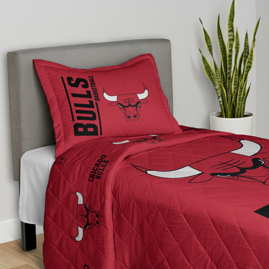 NBA Chicago Bulls Summarize Quilted Throw Blanket and Sham Set 60×80 inches