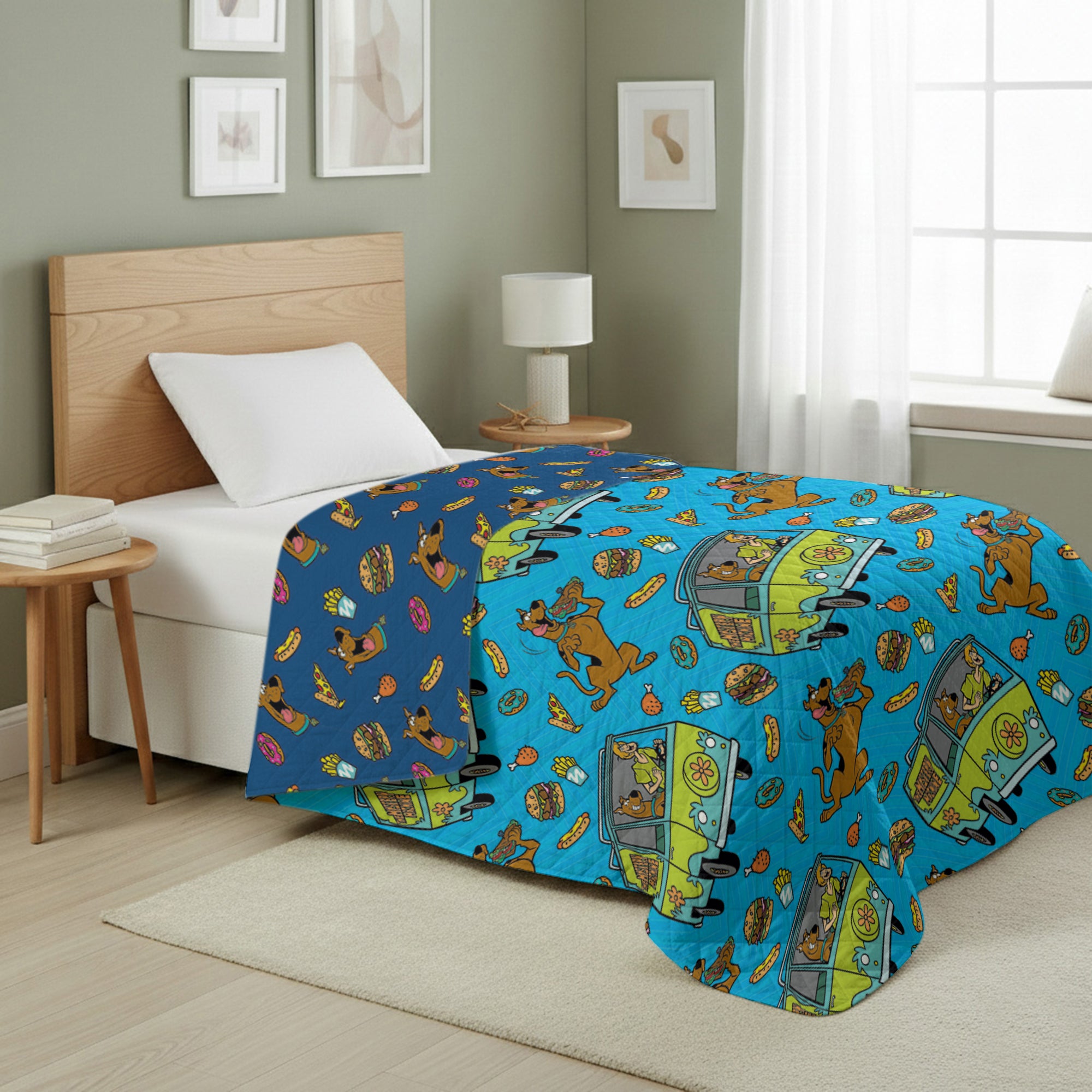 Scooby Doo Super Snacky Reversible Quilted Throw 60x80 inches