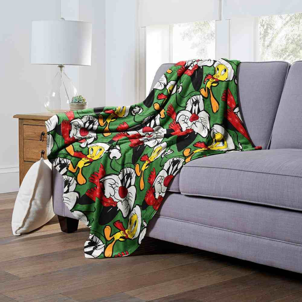 Warner Bros. Looney Tunes Holiday Dreamers Silk Touch Throw Blanket 50x60 Inches