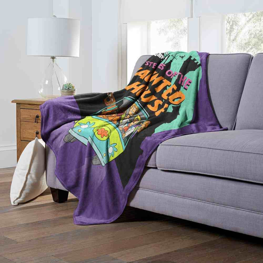 Warner Bros. Scooby-Doo Mysteries Of The Haunted House Silk Touch Throw Blanket 50x60 Inches