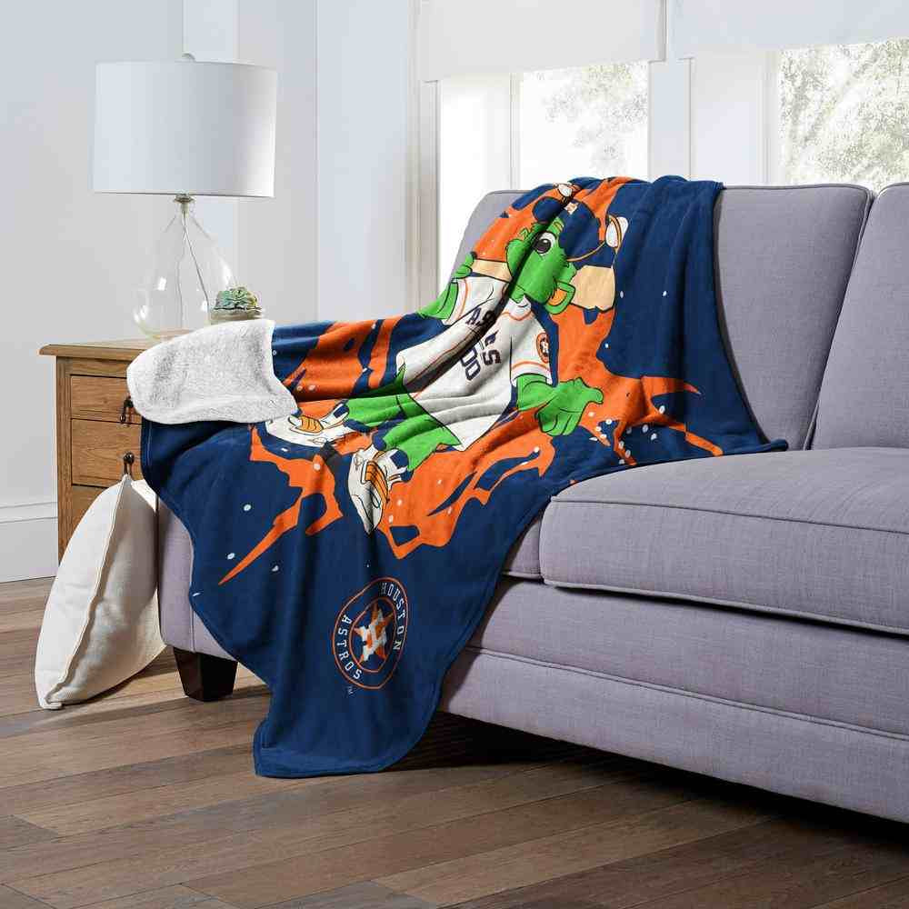 Astros huge fleece throw with a hand crocheted trim in a super soft top velvet yarn. 72x61